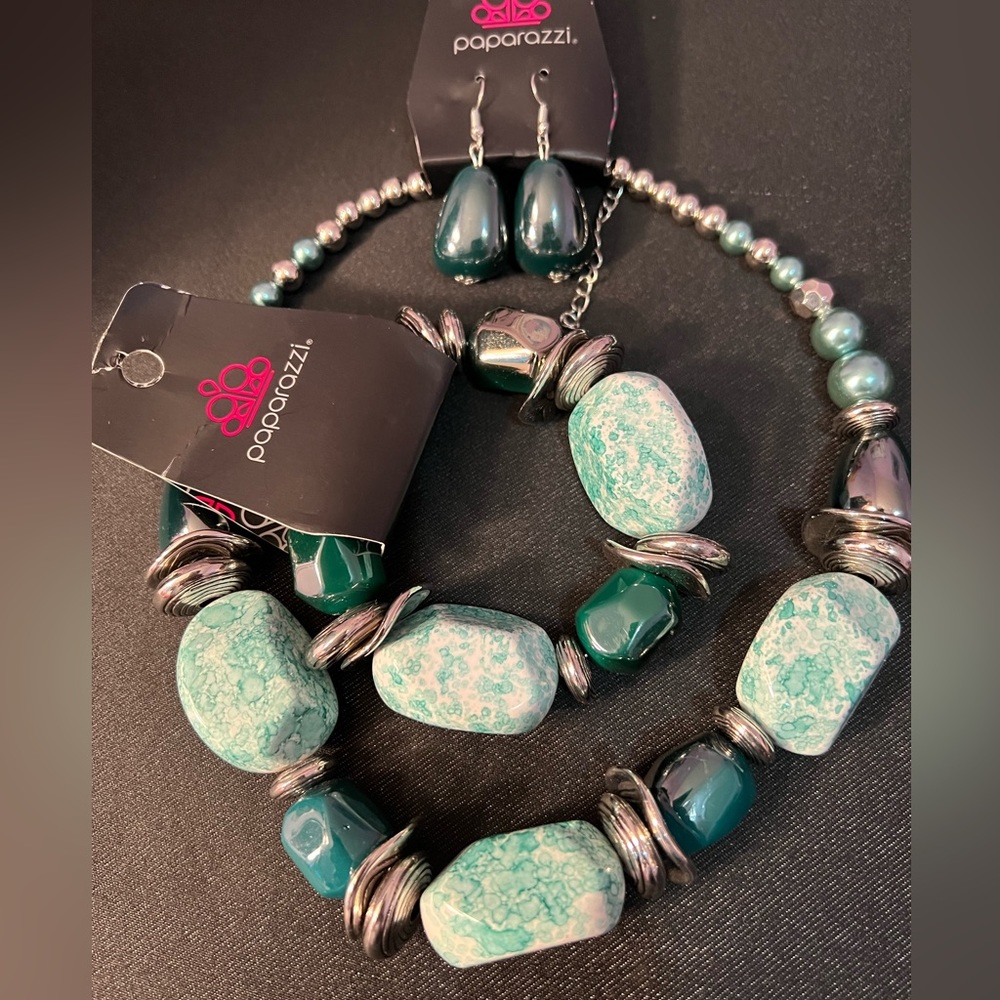 Blue two piece Paparazzi Blockbuster Necklace and Bracelet Set